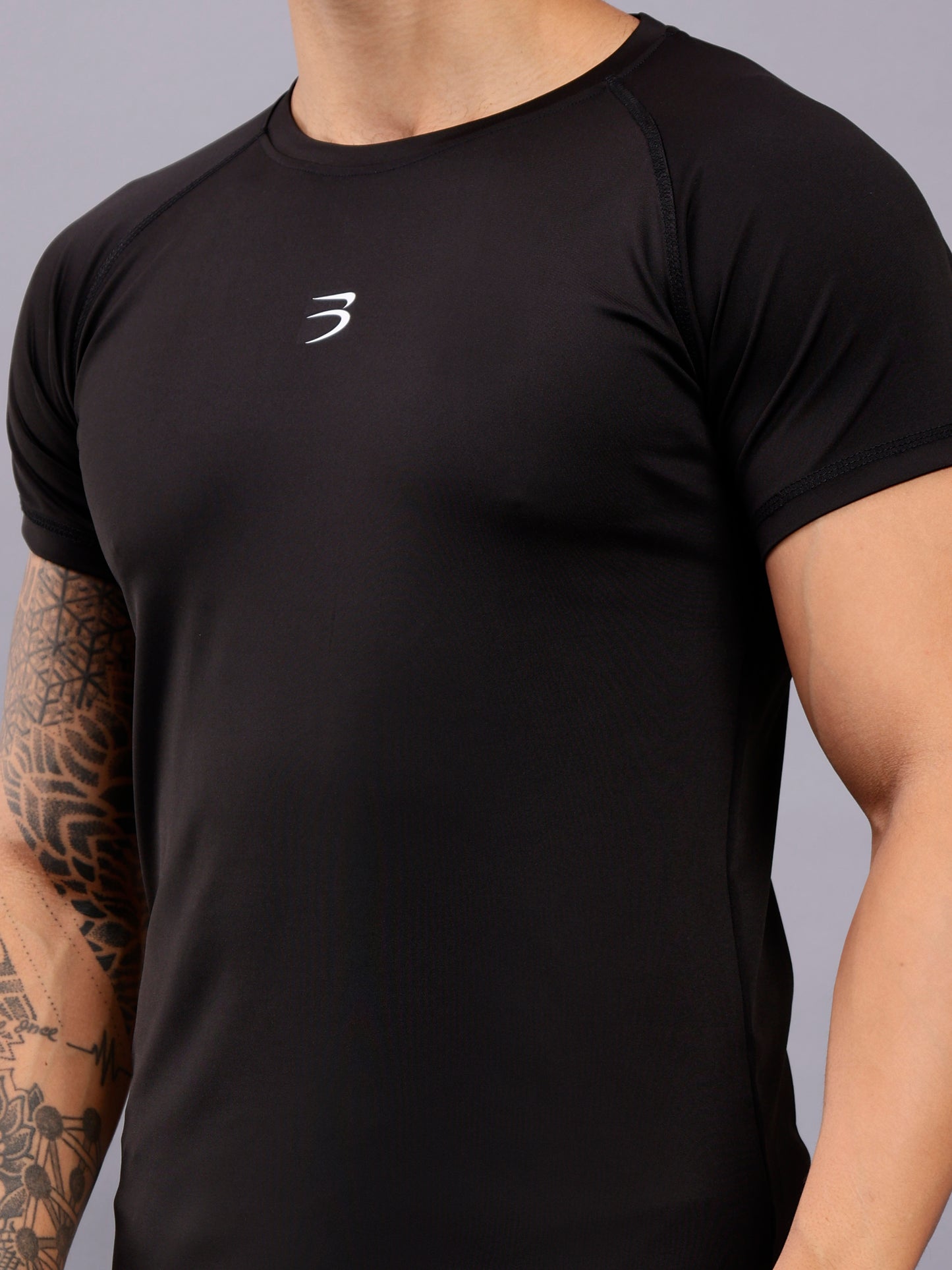 Round neck half sleeve activewear tshirt-Black