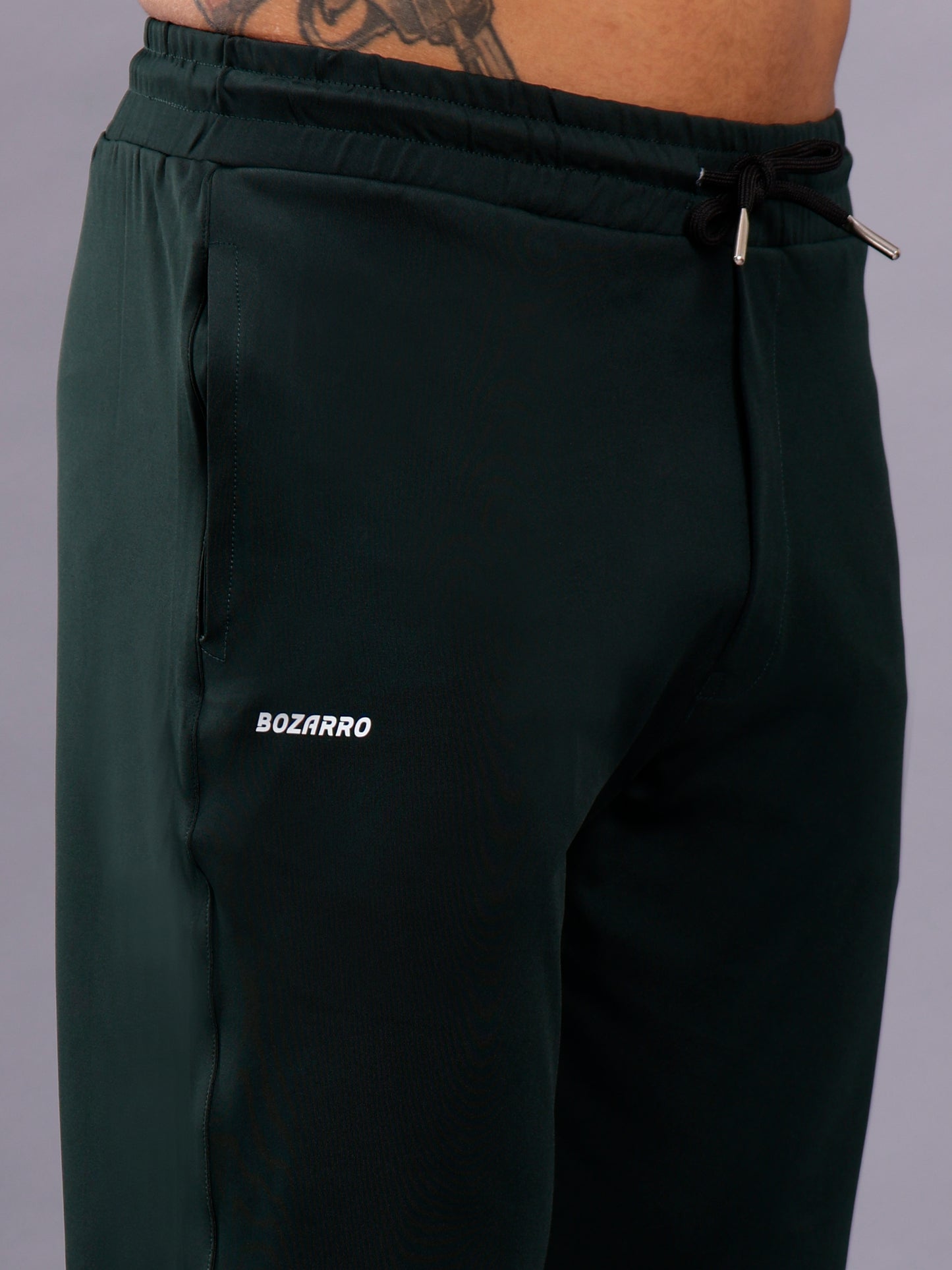 Slim fit track pants with side pockets with fresh treatment - Green